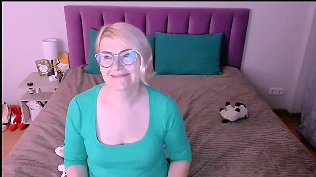 sabrinamacmarren online show from November 11, 2025, 2:56 pm