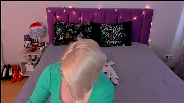 sabrinamacmarren online show from January 11, 2026, 9:05 am