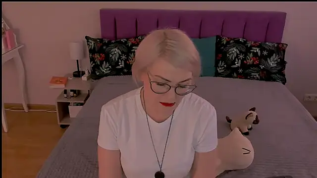 Snapshot of sabrinamacmarren chatting on March 7, 2025, 12:01 pm sabrinamacmarren online show from March 7, 2025, 12:01 pm