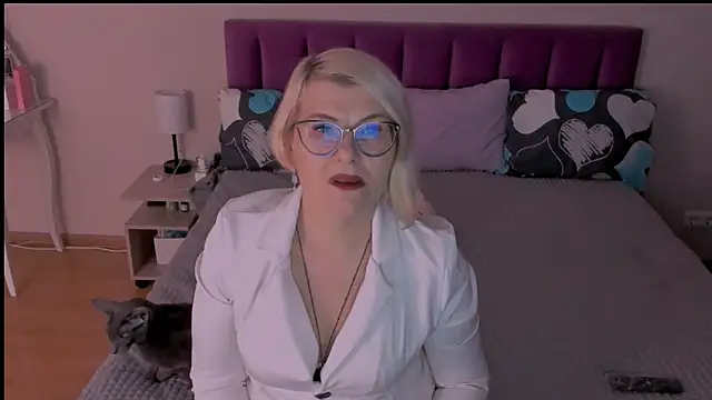 Snapshot of sabrinamacmarren chatting on February 26, 2025, 4:27 pm sabrinamacmarren online show from February 26, 2025, 4:27 pm