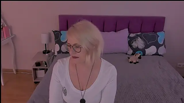 Snapshot of sabrinamacmarren chatting on February 22, 2025, 12:29 pm sabrinamacmarren online show from February 22, 2025, 12:29 pm