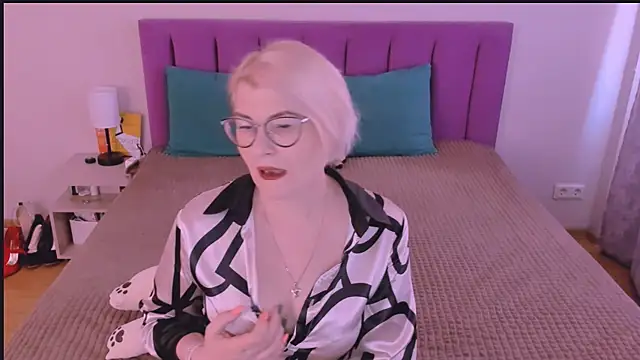 Snapshot of sabrinamacmarren chatting on September 28, 2025, 11:50 am sabrinamacmarren online show from September 28, 2025, 11:50 am