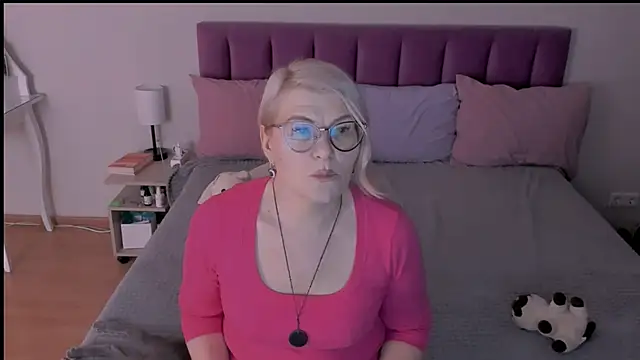 Snapshot of sabrinamacmarren chatting on March 18, 2025, 7:44 pm sabrinamacmarren online show from March 18, 2025, 7:44 pm