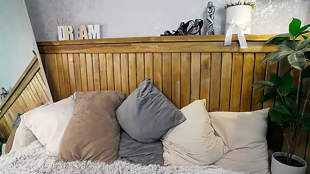 LallyHill online show from March 2, 2025, 11:41 am