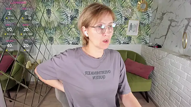 Paris Cherry online show from December 21, 2025, 6:09 pm