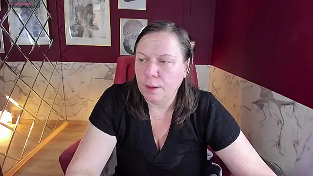 KellyPerfection online show from November 3, 2025, 6:33 pm