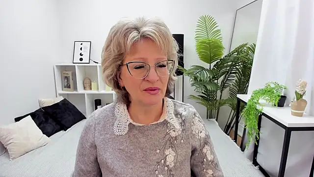 EvelynJoyful online show from March 19, 2025, 5:30 am