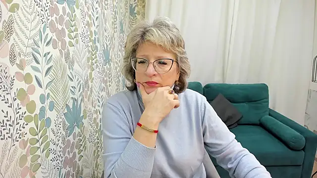 EvelynJoyful online show from December 5, 2025, 4:55 am