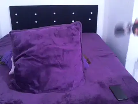 claudia manuela online show from February 21, 2026, 1:24 pm