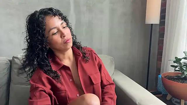 illaroom online show from December 3, 2025, 7:57 pm