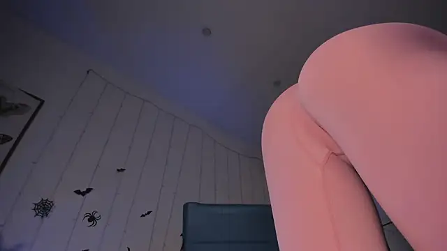 LilianKroft online show from October 21, 2025, 11:42 am