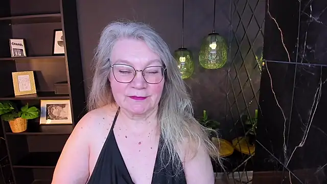 NataliMellow online show from April 14, 2026, 1:27 pm