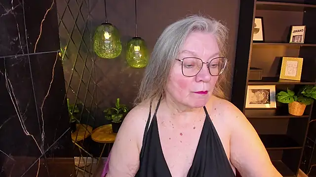 NataliMellow online show from April 12, 2026, 4:54 pm