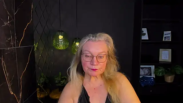 NataliMellow online show from November 13, 2025, 1:04 pm