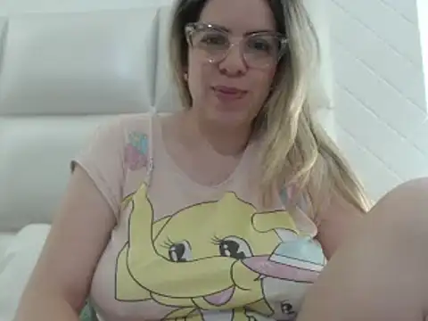 ashlymoon online show from March 21, 2025, 1:13 am