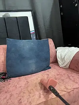 halana squirts online show from February 5, 2026, 3:35 am