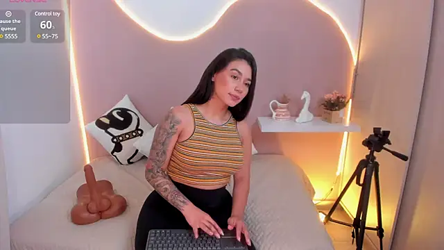 Snapshot of EllieMitchell chatting on March 14, 2025, 7:55 pm EllieMitchell online show from March 14, 2025, 7:55 pm