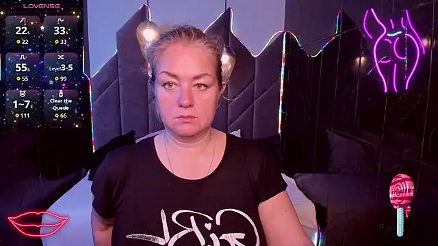 Snapshot of JenniferLight chatting on November 9, 2025, 1:37 pm JenniferLight online show from November 9, 2025, 1:37 pm