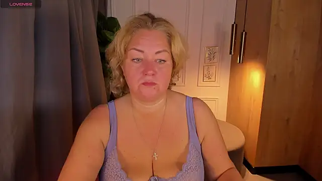 Snapshot of JenniferLight chatting on September 28, 2025, 8:05 pm JenniferLight online show from September 28, 2025, 8:05 pm