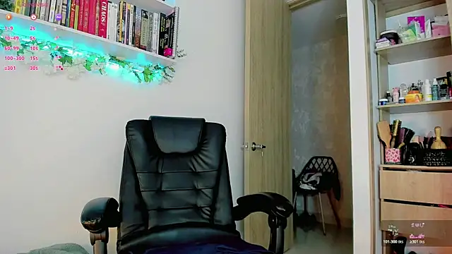 Snapshot of ALLMECANDY chatting on November 10, 2025, 1:32 am ALLMECANDY online show from November 10, 2025, 1:32 am