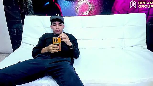 Snapshot of AmazingPartys chatting on February 18, 2026, 4:54 am AmazingPartys online show from February 18, 2026, 4:54 am