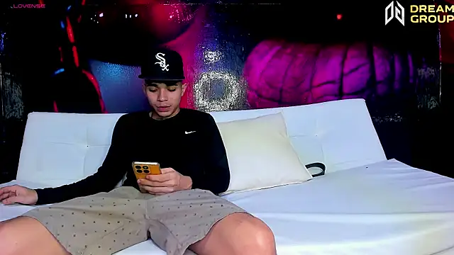 Snapshot of AmazingPartys chatting on January 15, 2026, 7:28 pm AmazingPartys online show from January 15, 2026, 7:28 pm