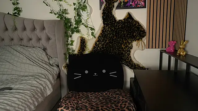 Estherjizz online show from July 22, 2026, 5:04 pm