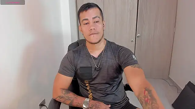 Snapshot of CRAZYBOYLOVE chatting on February 9, 2026, 2:04 pm CRAZYBOYLOVE online show from February 9, 2026, 2:04 pm