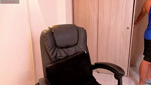 Snapshot of CRAZYBOYLOVE chatting on February 15, 2026, 2:05 pm CRAZYBOYLOVE online show from February 15, 2026, 2:05 pm