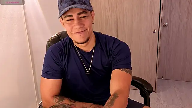 Snapshot of CRAZYBOYLOVE chatting on February 11, 2026, 11:32 am CRAZYBOYLOVE online show from February 11, 2026, 11:32 am