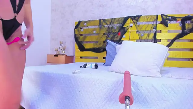 cristinapuerta  online show from October 31, 2025, 2:52 am