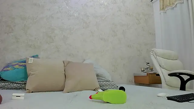 cristinapuerta  online show from February 9, 2026, 11:41 am