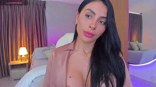 Sarah Stone  online show from October 2, 2025, 7:50 pm