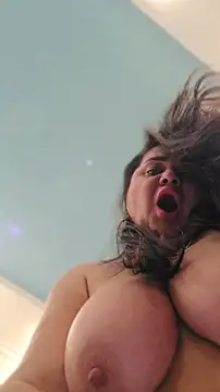 Snapshot of littleRikka chatting on January 17, 2026, 8:18 am littleRikka online show from January 17, 2026, 8:18 am