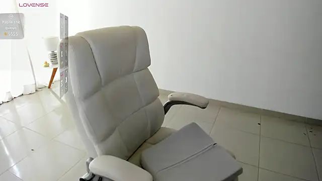 Snapshot of renata_t_ chatting on March 2, 2025, 11:52 am renata t online show from March 2, 2025, 11:52 am