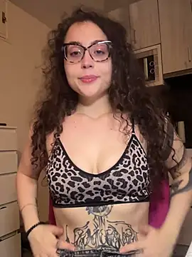 ladyturtle online show from May 14, 2026, 7:33 pm