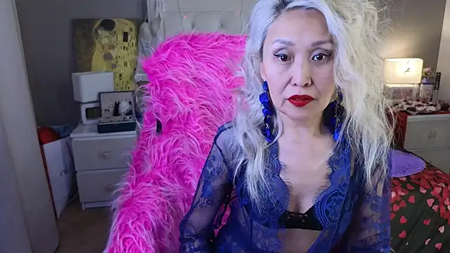 Snapshot of RoxalanaStar chatting on February 18, 2026, 11:12 pm RoxalanaStar online show from February 18, 2026, 11:12 pm