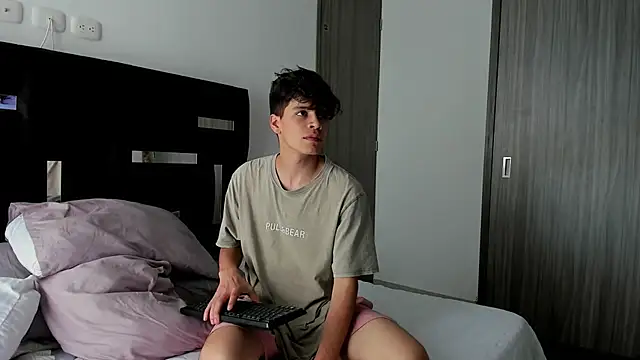 Snapshot of Dimitrixxx__ chatting on February 6, 2025, 2:04 pm Dimitrixxx   online show from February 6, 2025, 2:04 pm