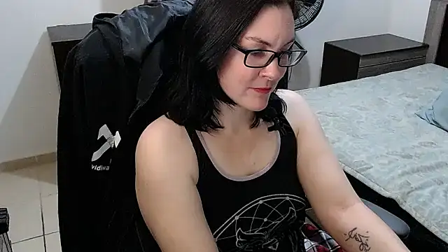 DesreRose online show from November 18, 2025, 11:48 pm