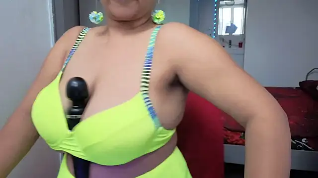 HotSpicyGujju online show from November 19, 2025, 8:36 am