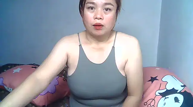 Snapshot of Kariebabe chatting on December 10, 2024, 11:00 am Kariebabe online show from December 10, 2024, 11:00 am