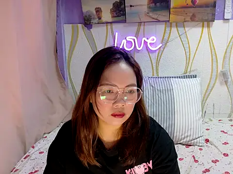 Snapshot of BURBERRY69 chatting on February 9, 2026, 12:52 am BURBERRY69 online show from February 9, 2026, 12:52 am