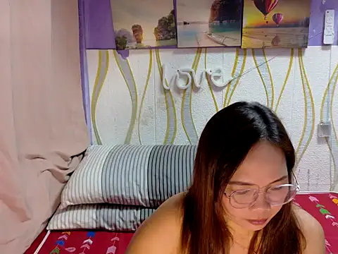 Snapshot of BURBERRY69 chatting on February 25, 2026, 12:27 pm BURBERRY69 online show from February 25, 2026, 12:27 pm