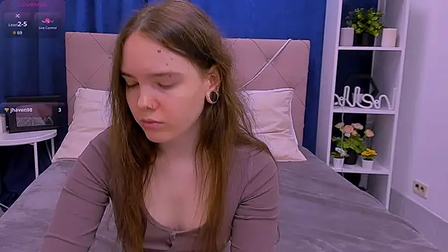 Janie JJ Curvie online show from February 1, 2026, 1:15 am