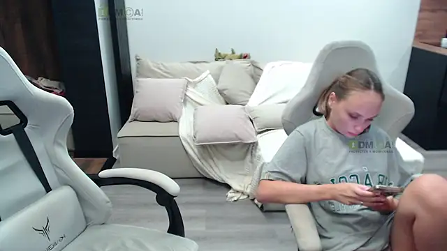 Snapshot of Sunny-Girl1 chatting on October 15, 2025, 7:44 pm Sunny-Girl1 online show from October 15, 2025, 7:44 pm