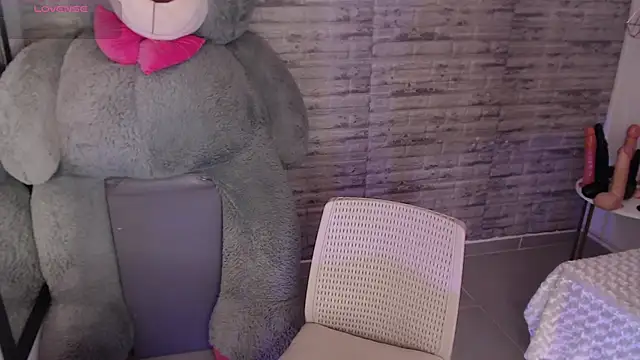 TinnaCobb online show from April 4, 2026, 11:28 am