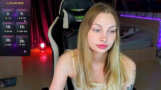 BiMolly online show from September 21, 2025, 10:04 pm