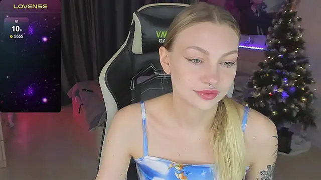 BiMolly online show from February 10, 2025, 1:35 am