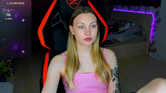 Snapshot of BiMolly chatting on February 28, 2026, 1:11 pm BiMolly online show from February 28, 2026, 1:11 pm