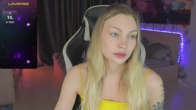 BiMolly online show from March 6, 2025, 11:09 pm